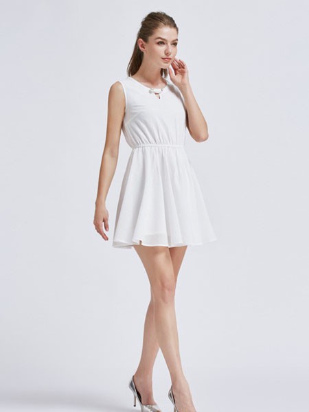 摩兰度女装2023春夏季白色连衣裙