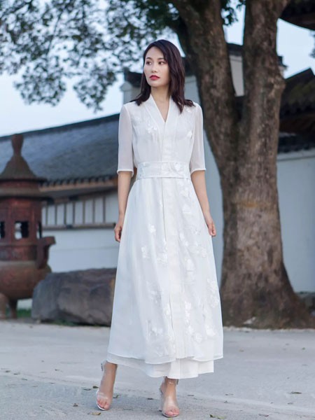 浒城古娘女装2023春夏季白色连衣裙