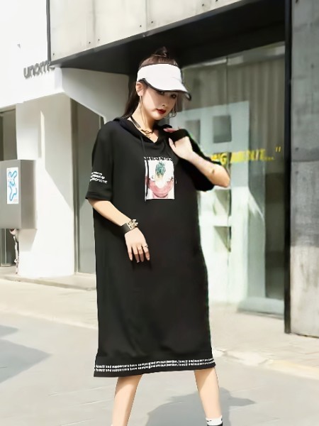 依倩雪女装2023春夏季黑色连衣裙