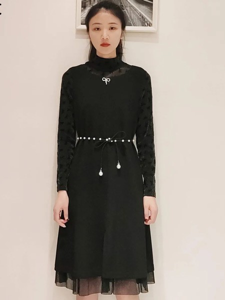 例纹2023春夏季黑色连衣裙