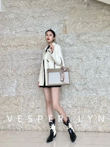 VesperLynd女装2022秋冬季白色大衣