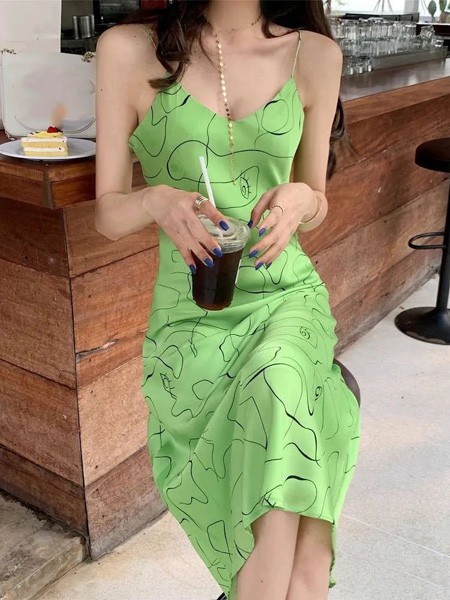 施洛琳女装2023春夏季绿色吊带裙
