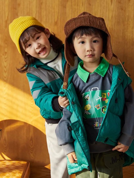 两个小朋友童装2021秋冬季拼色印花T恤