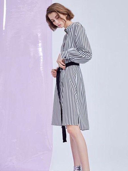 M.STUDIO2022春夏季黑色条纹连衣裙