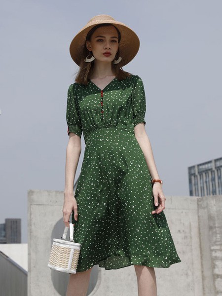 吉米赛欧女装2022春夏季绿色波点连衣裙