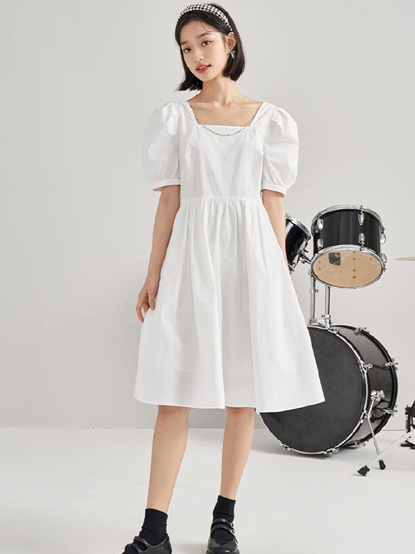 茵曼女装2022春夏季白色泡泡袖连衣裙