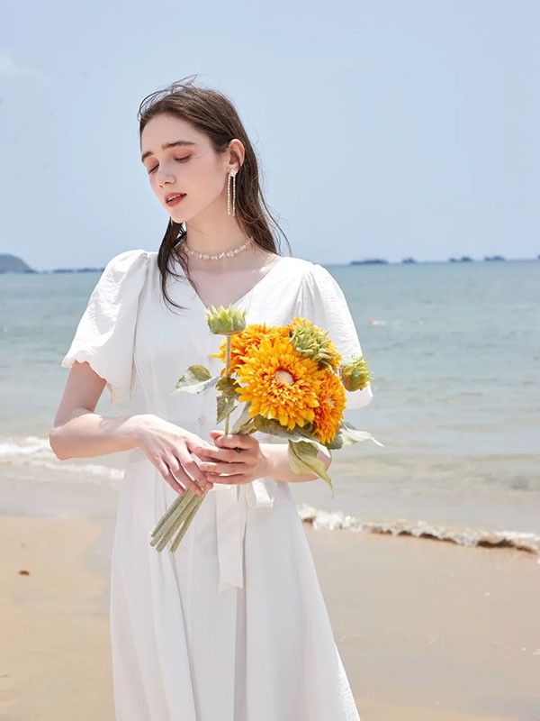 UU2022春夏季白色纯色连衣裙