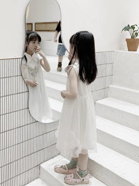 Minitries2022春夏季白色纯色连衣裙