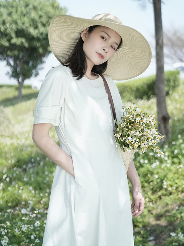 荣子2022春夏季白色纯色连衣裙
