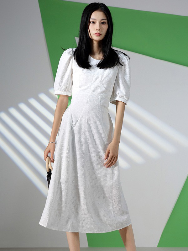NONO2022春夏季白色纯色连衣裙