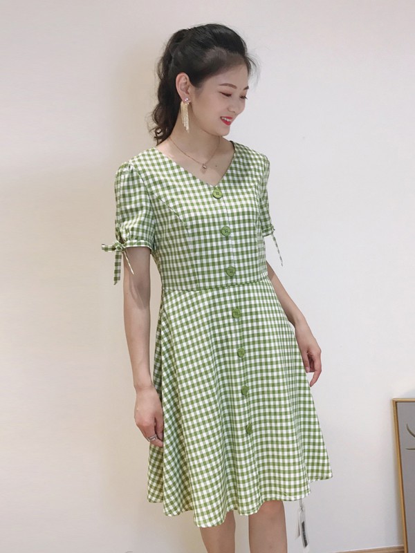 杨尚女装2022春夏季绿色连衣裙