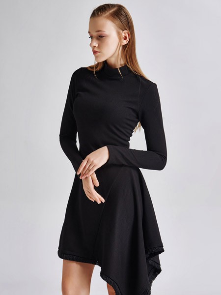 艾露伊女装2022春夏季黑色连衣裙