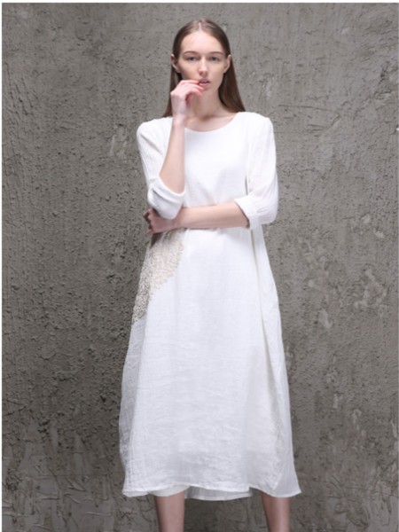 范可儿2022春夏季白色连衣裙