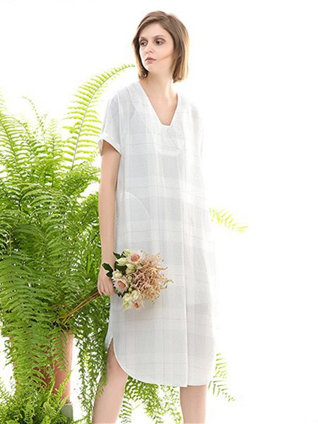 五色能量女装2022春夏季白色连衣裙