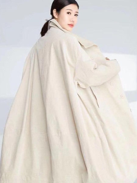 紫布语女装2022秋冬季米色大衣