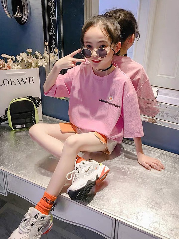 点击查看下一张乐背尔童装图片