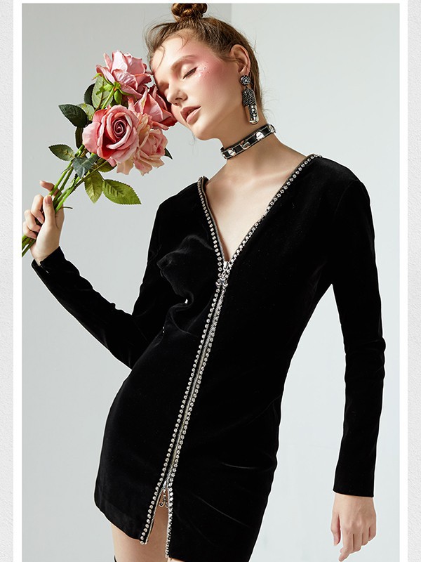 我爱漂亮女装2022秋冬季黑色连衣裙