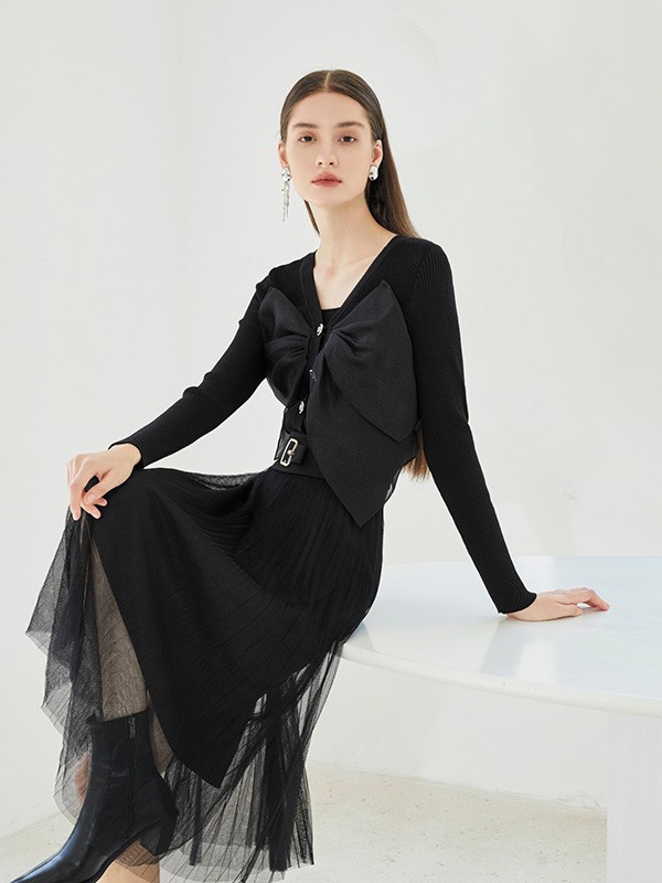 欧莎莉格2023春夏季黑色连衣裙