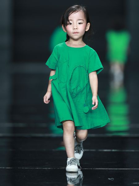 尼可童装2023春夏季绿色连衣裙