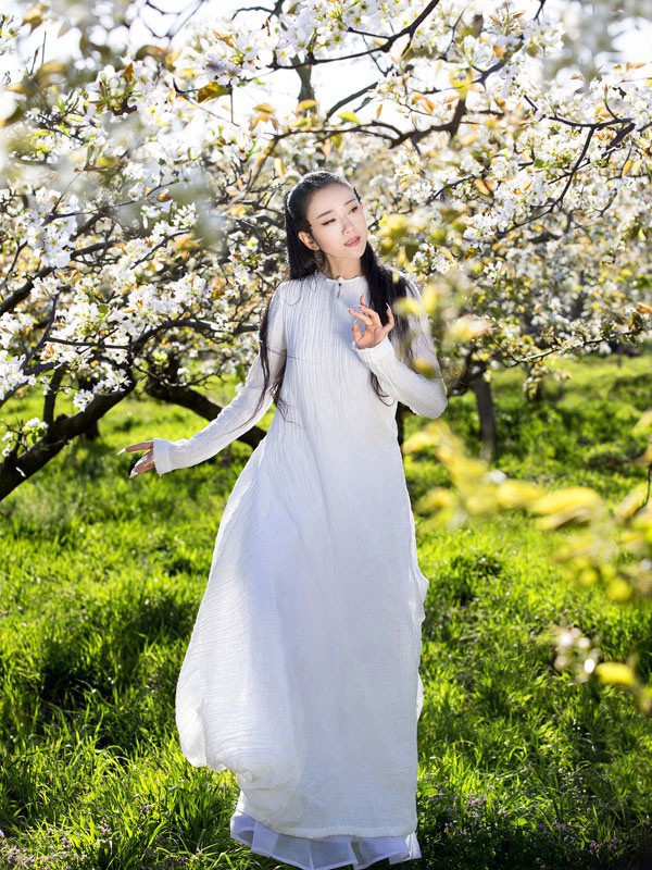 雀云裳女装2023春夏季白色连衣裙