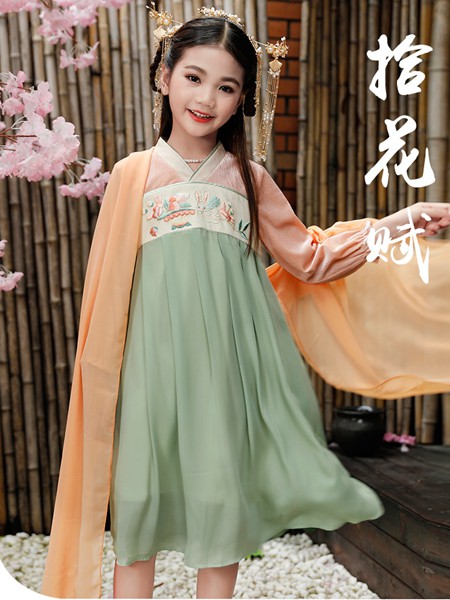 汪小荷2023春夏季绿色连衣裙