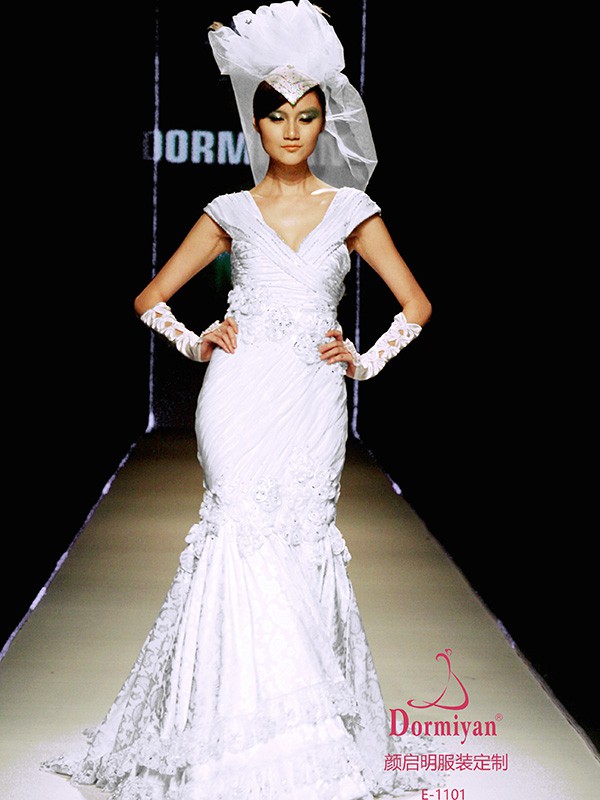 Dormiyan女装2023春夏季白色礼服