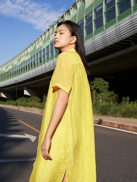 安瑞井2023春夏季黄色连衣裙
