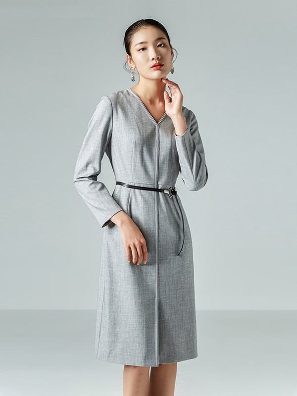 粉蓝衣橱女装2023春夏季灰色连衣裙
