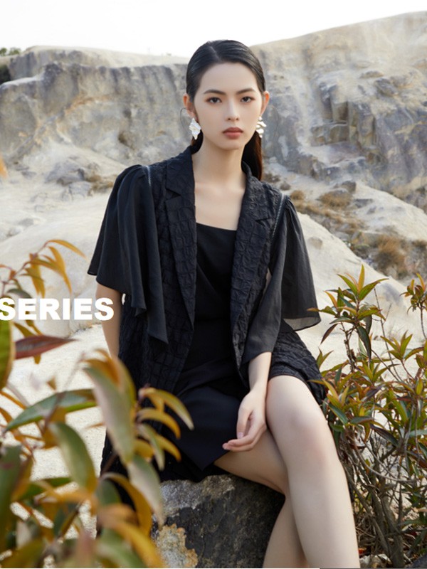 点击查看下一张领葳女装图片