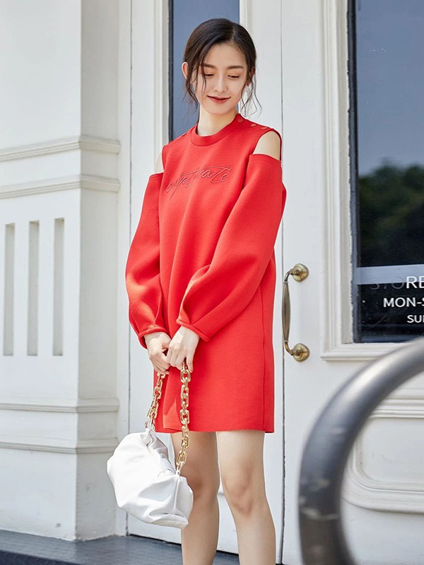 伊袖2023春夏季红色连衣裙