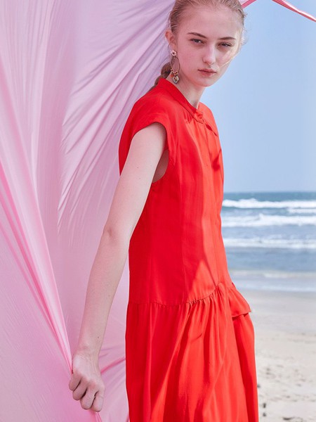 芭蕾君女装2023春夏季红色连衣裙