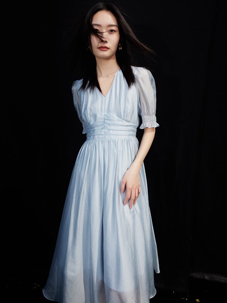 凯恩女装2023春夏季白色连衣裙