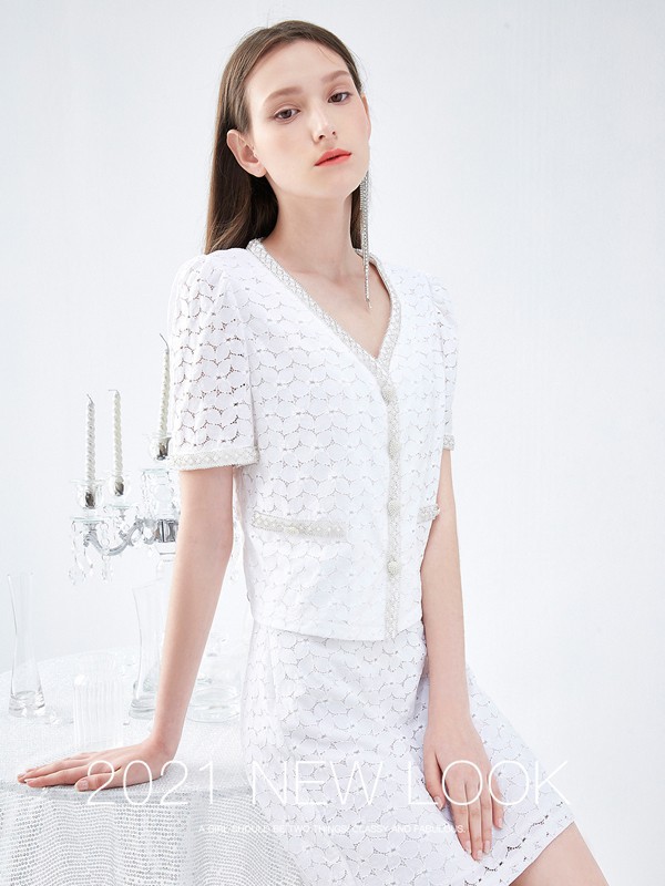 可可尼女装2023春夏季白色连衣裙