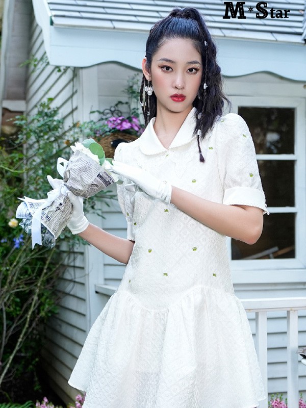 曼诺·比菲2023春夏季白色连衣裙