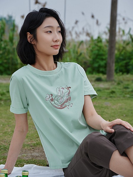 浅秋女装2023春夏季绿色T恤