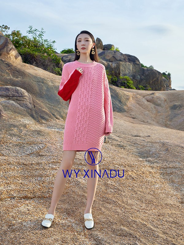 WY.XINADU女装2023秋冬季粉色毛衣裙