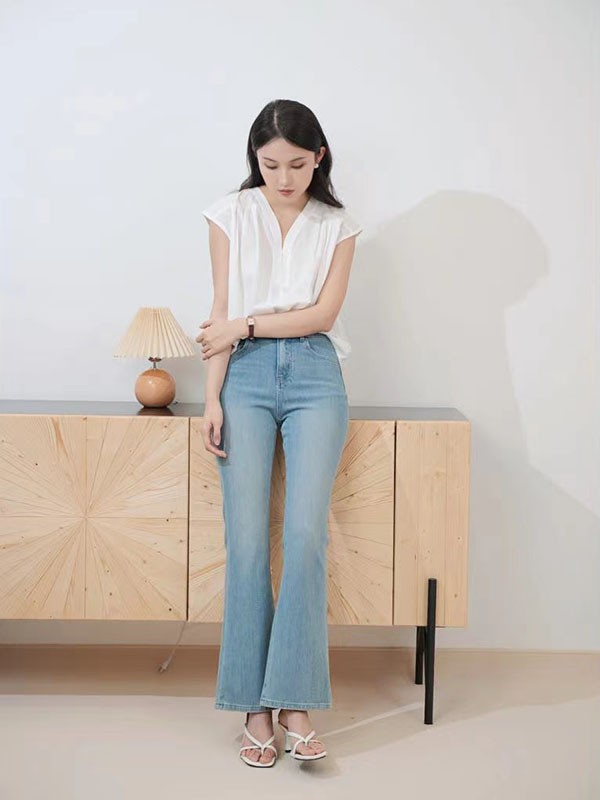 点击查看下一张以文女装图片