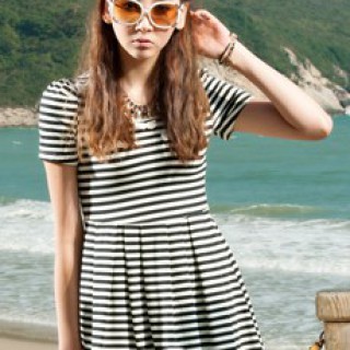 大量供应品牌韩版女装2014夏季产品火爆销售中