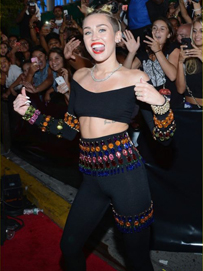 Miley Cyrus 疯狂出位