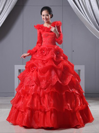 红色婚纱礼服：搭配