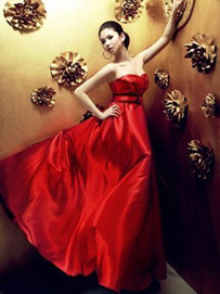 红色婚纱礼服：中式